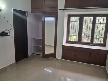 Room in 1 BHK Apartment at Varun Enclave, Sector 28 – for Rent
