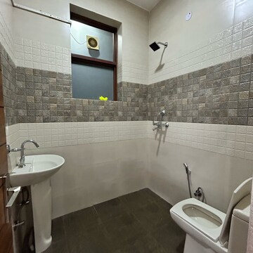 Team Area in 2 BHK Builder Floor at Ansal Plaza Sector-23, Carterpuri Village – for Rent
