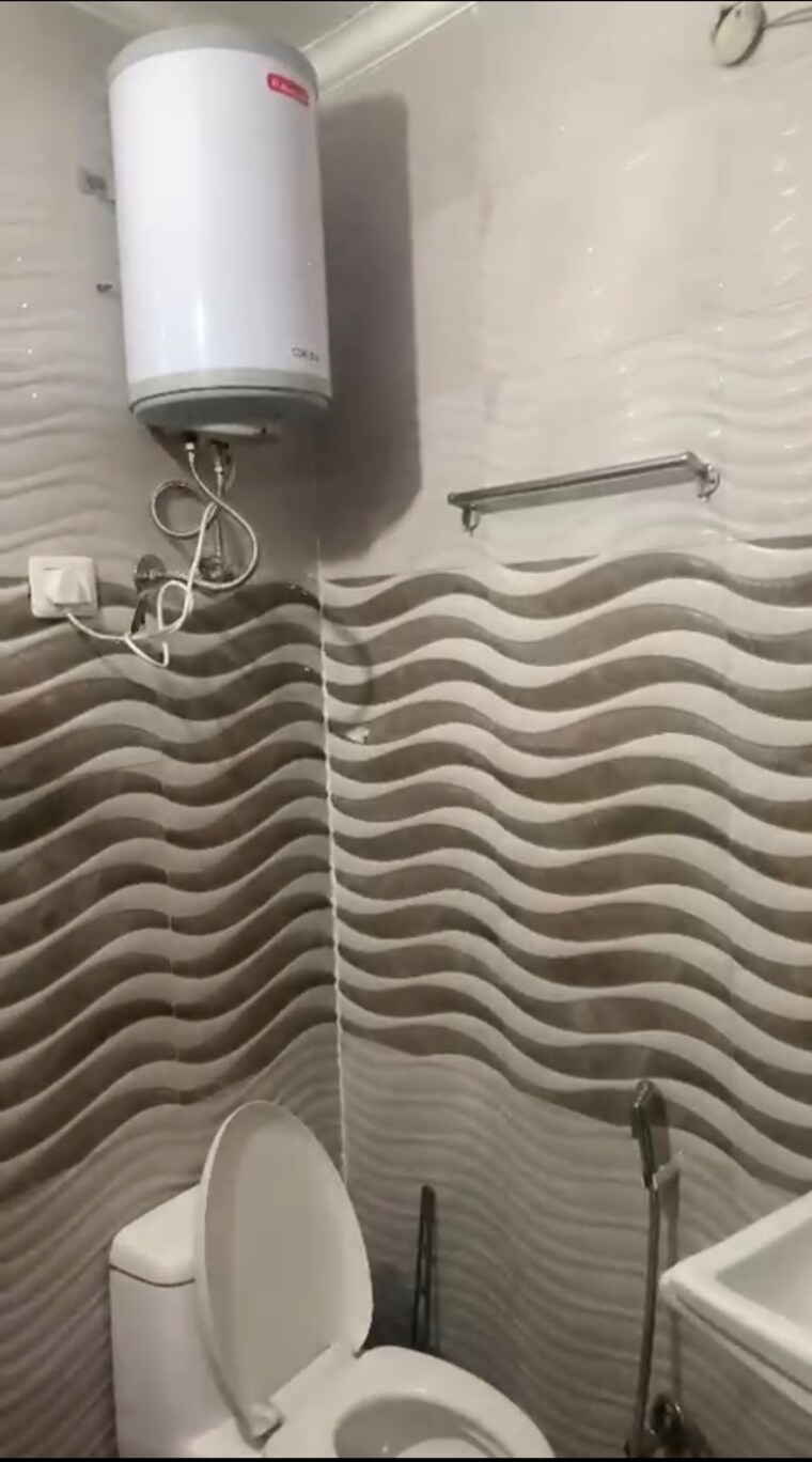  Parking, saket 3 Bedroom 1650 Sq.Ft. Builder Floor In Saket Delhi 9189688