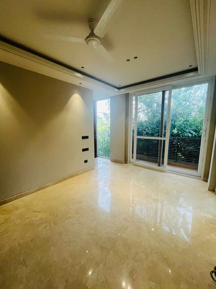 Room, east of kailash 3 Bedroom 1250 Sq.Ft. Builder Floor In East Of Kailash Delhi 9189693