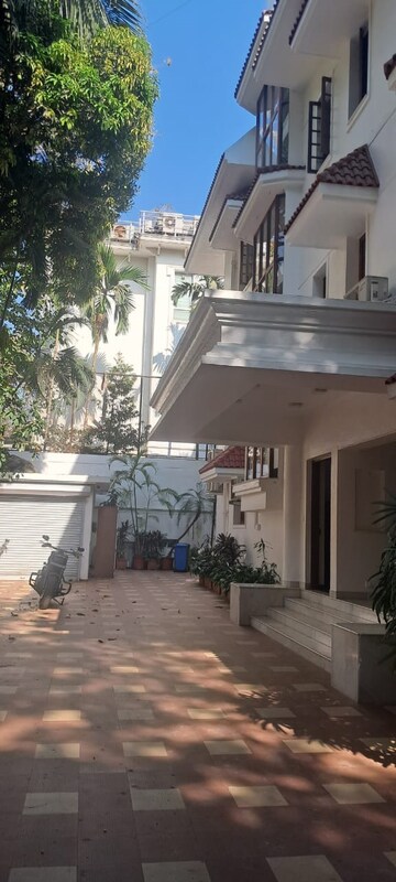 3 BHK Villa – Exterior View View at Juhu - for Rent