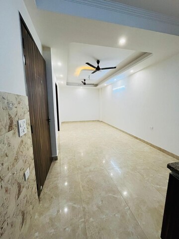 Room in 2 BHK Builder Floor at Saket – for Rent