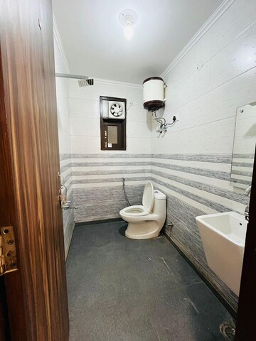 Master Bedroom in 2 BHK Builder Floor at Saket – for Rent