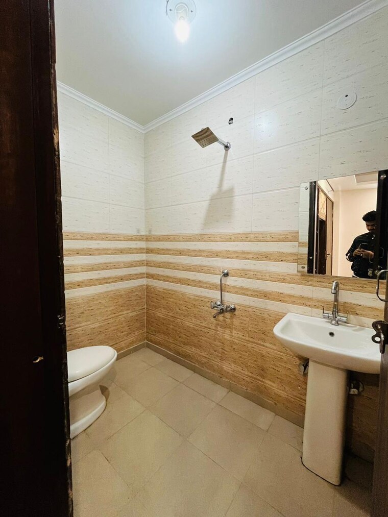 Bathroom, saket 2 Bedroom 1200 Sq.Ft. Builder Floor In Saket Delhi 9189720