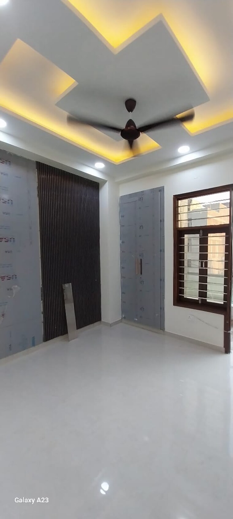 Room, bptp-district 3 Bedroom 150 Sq.Yd. Builder Floor In Sector 81 Faridabad 9189717