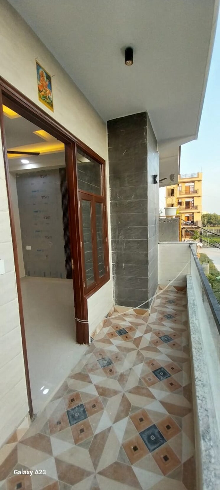 Balcony, bptp-district 3 Bedroom 150 Sq.Yd. Builder Floor In Sector 81 Faridabad 9189717