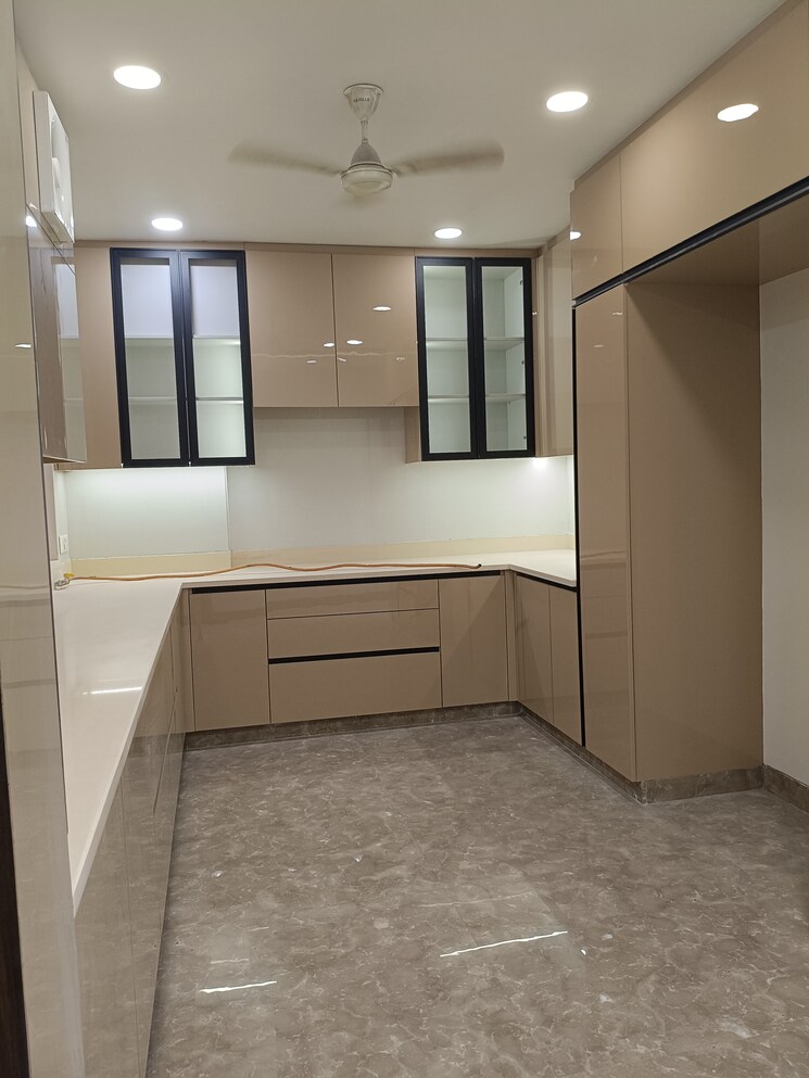 Room, friends colony 4 Bedroom 375 Sq.Yd. Builder Floor In Friends Colony Delhi 9189771