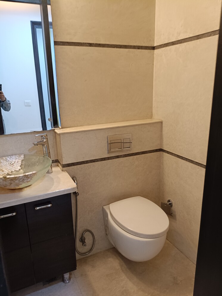 Bathroom, new friends colony 4 Bedroom 500 Sq.Yd. Builder Floor In New Friends Colony Delhi 9189814
