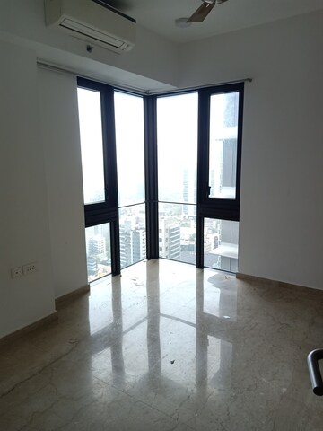 Room in 3 BHK Apartment at Lodha Parkside, Worli – for Rent