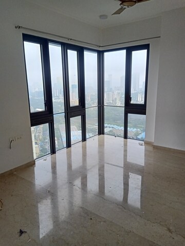 Room in 3 BHK Apartment at Lodha Parkside, Worli – for Rent