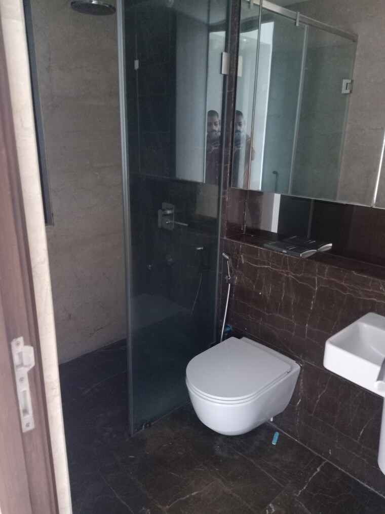 Bathroom, lodha-parkside 3 Bedroom 1092 Sq.Ft. Apartment In Worli Mumbai 9189828