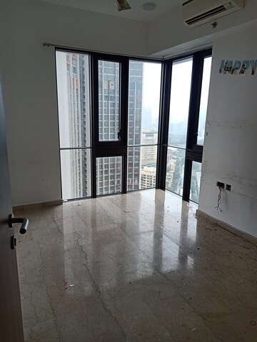 Room in 3 BHK Apartment at Lodha Parkside, Worli – for Rent