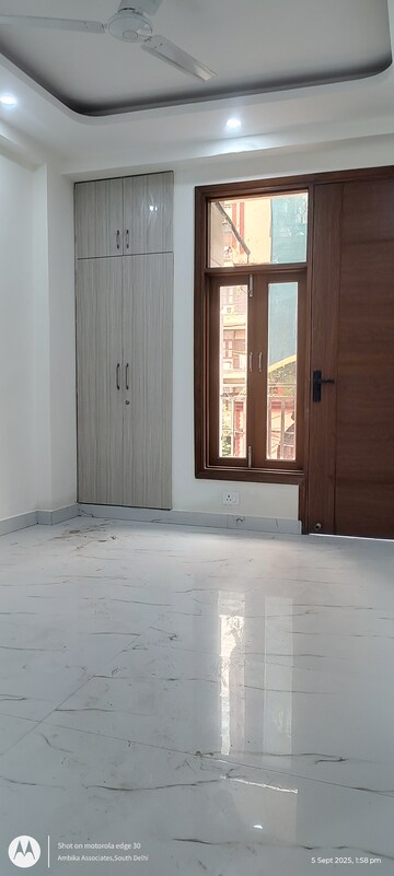 2 BHK Builder Floor For Rent in Chattarpur