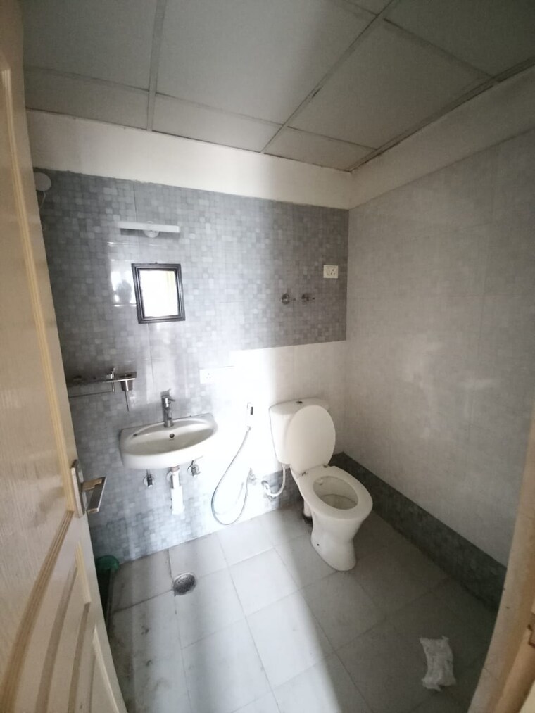Bathroom, corona-optus 2 Bedroom 1400 Sq.Ft. Apartment In Sector 37c Gurgaon 9189841