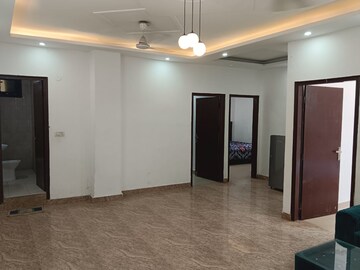 Room in 2 BHK Builder Floor at Saket – for Rent