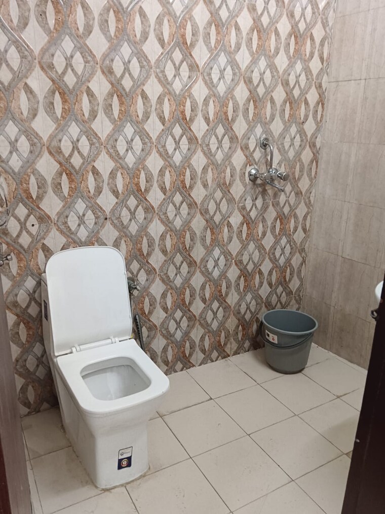 Bathroom, saket 2 Bedroom 1125 Sq.Ft. Builder Floor In Saket Delhi 9189849