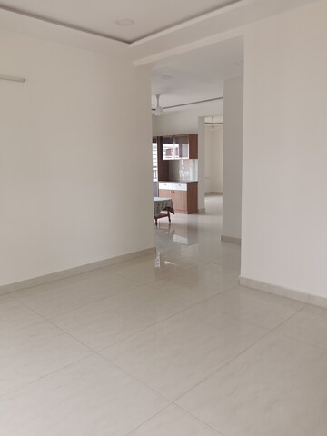 Room in 3 BHK Apartment at Kokapet – for Rent