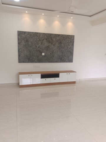 Furnished Amenities in 3 BHK Apartment at Kokapet – for Rent