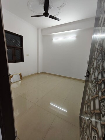 Room in 1 BHK Builder Floor at Saket – for Rent