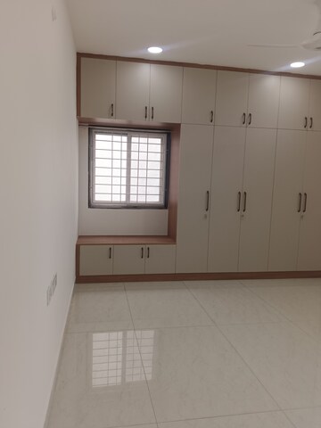 Room in 3 BHK Apartment at Kokapet – for Rent