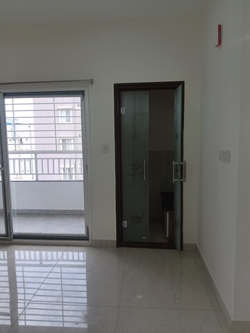 Room in 3 BHK Apartment at Kokapet – for Rent