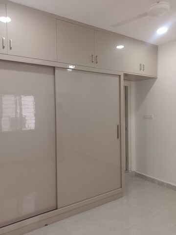Room in 3 BHK Apartment at Kokapet – for Rent