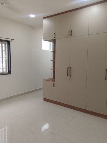 Room in 3 BHK Apartment at Kokapet – for Rent