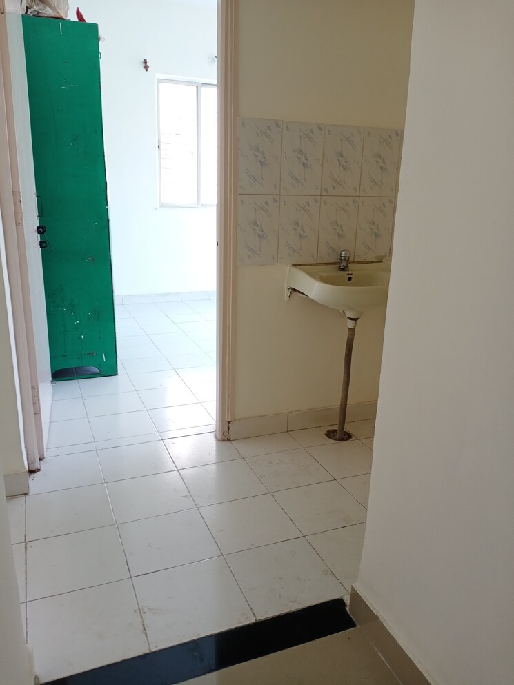 Bathroom, mittal-sun-paradise 2 Bedroom 1000 Sq.Ft. Apartment In Anand Nagar Pune 9189926