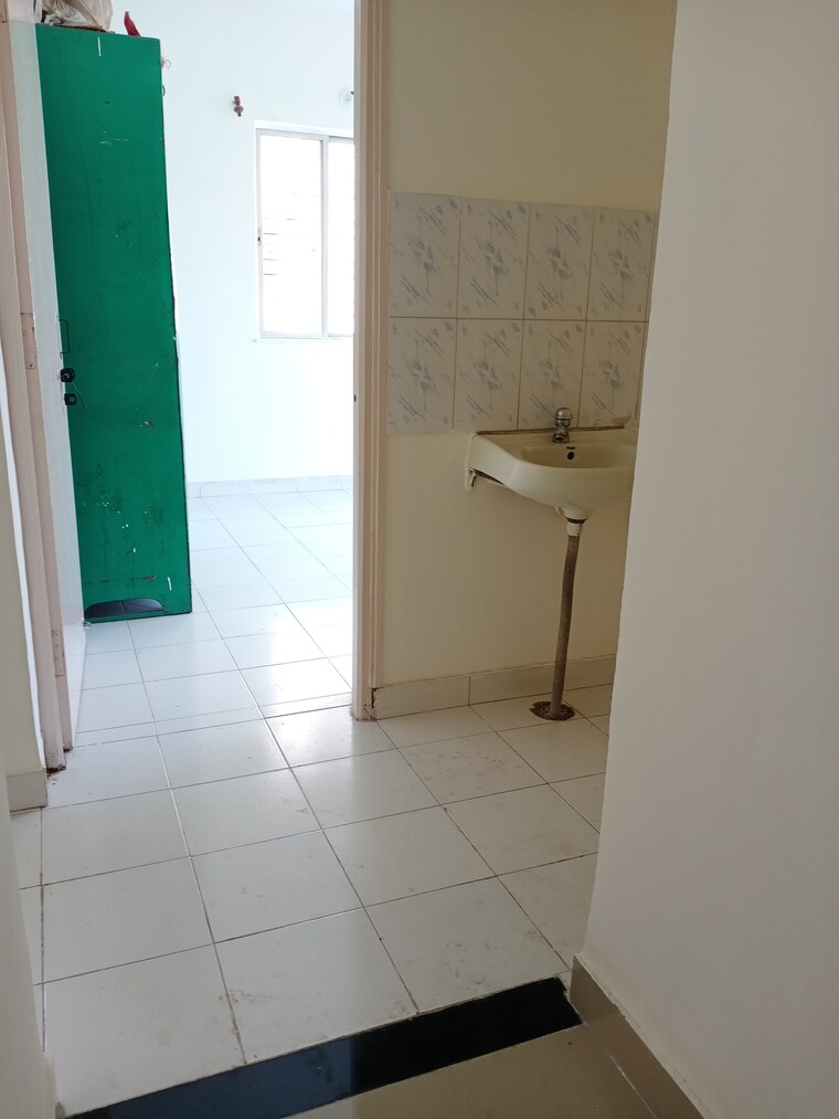 Bathroom, mittal-sun-paradise 2 Bedroom 1000 Sq.Ft. Apartment In Anand Nagar Pune 9189926