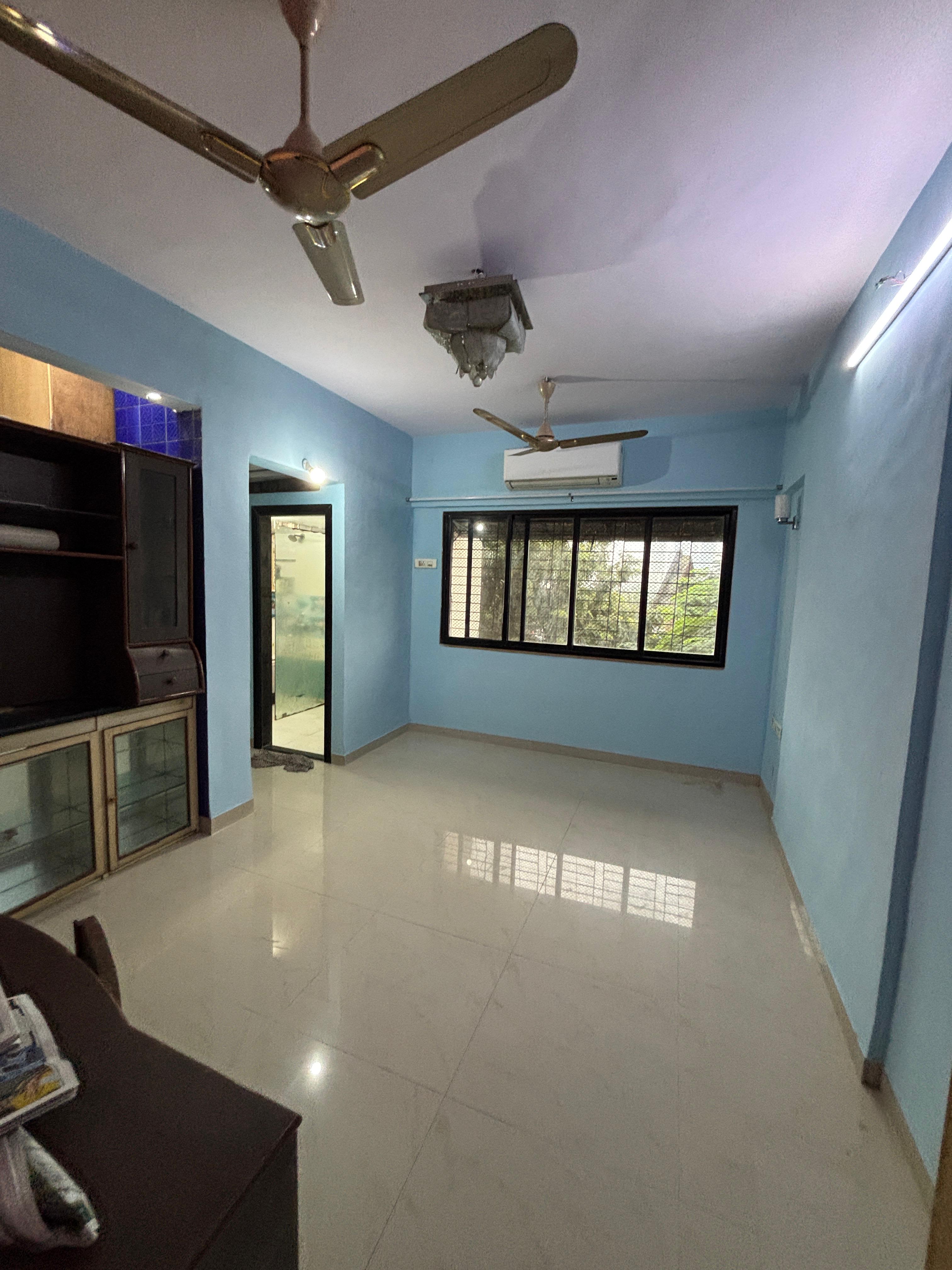 1 BHK 450 Sq.Ft. Apartment in Marve Queen