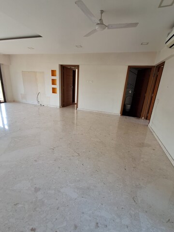 Room in 3 BHK Apartment at Ekta Panorama, Chembur – for Sale