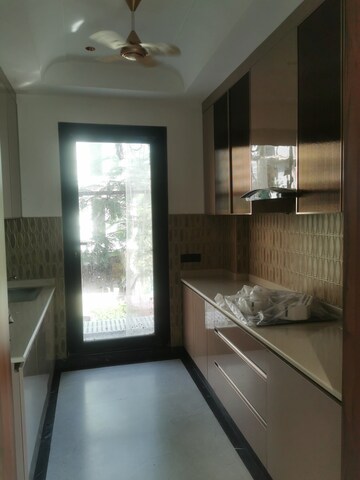 Kitchen in 3 BHK Builder Floor at BPTP Green Oaks, Sector 70a – for Sale