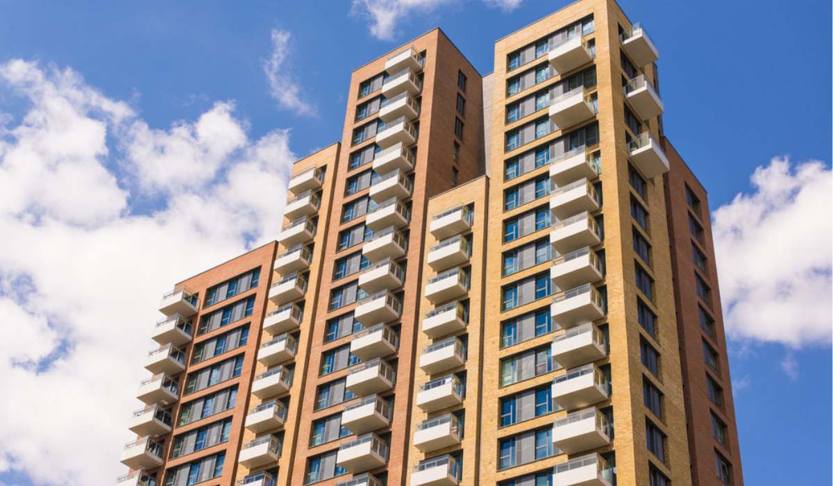 2.5 BHK + Extra Room Apartment For Sale in VIctoryone Amara