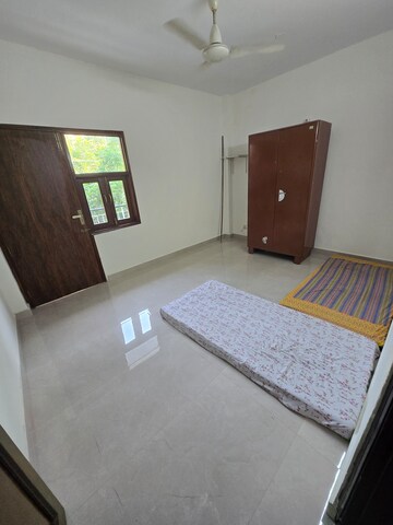 2 BHK Builder Floor For Rent in Amar Colony