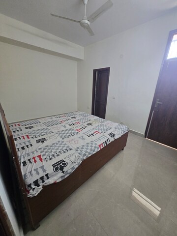 Furnished Amenities in 2 BHK Builder Floor at Amar Colony – for Rent