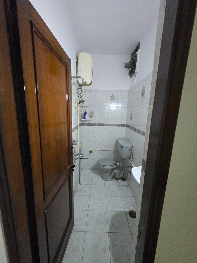 Kitchen, amar colony 2 Bedroom 900 Sq.Ft. Builder Floor In Amar Colony Delhi 9190253