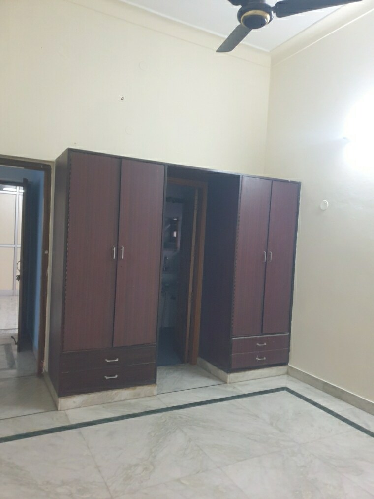 Room, sector 16 3 Bedroom 3150 Sq.Ft. Independent House In Sector 16 Faridabad 9190231