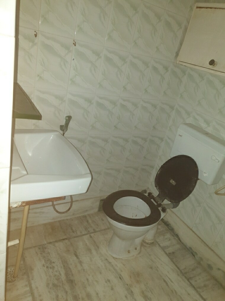 Bathroom, sector 16 3 Bedroom 3150 Sq.Ft. Independent House In Sector 16 Faridabad 9190231