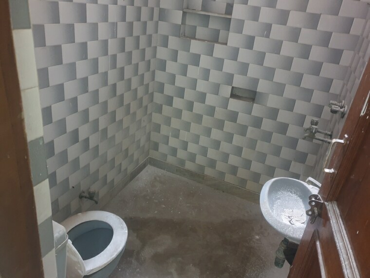 Bathroom, sector 16 3 Bedroom 3150 Sq.Ft. Independent House In Sector 16 Faridabad 9190231