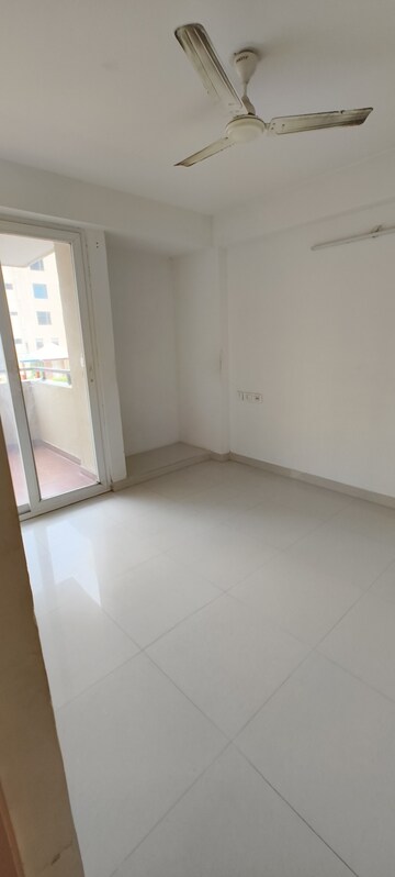 Room in 3 BHK Apartment at Anukampa Platina Terraces, Mansarovar – for Rent