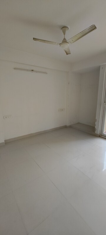 Room in 3 BHK Apartment at Anukampa Platina Terraces, Mansarovar – for Rent