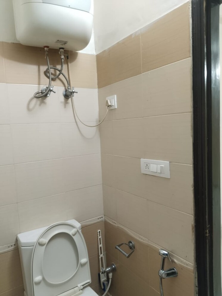 Bathroom, dalanwala 3 Bedroom 1700 Sq.Ft. Apartment In Dalanwala Dehradun 9190205