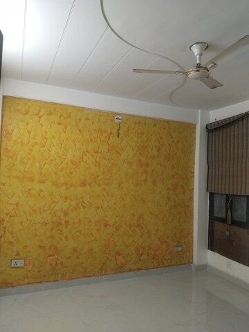 Room in 3 BHK Apartment at Dalanwala – for Rent