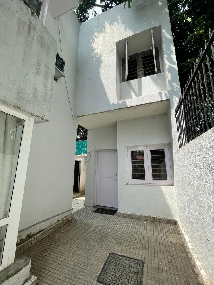 Exterior View, sainik farm 6 Bedroom 2000 Sq.Yd. Villa In Sainik Farm Delhi 9190338