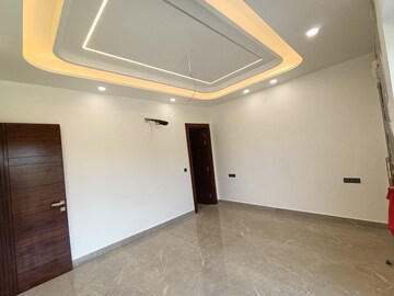 Room in 3 BHK Builder Floor at Bptp Park Floors I, Sector 77 – for Sale