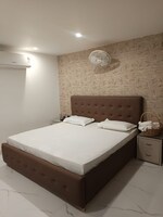 1 BHK 12000 Sq.Ft. Builder Floor in DLF City Phase IV