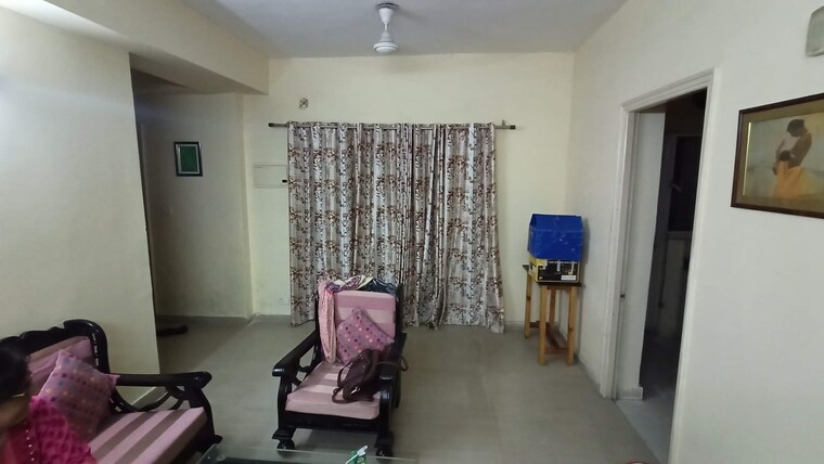 Living Room, paras-tierea 2 Bedroom 925 Sq.Ft. Apartment In Sector 137 Noida 9190369