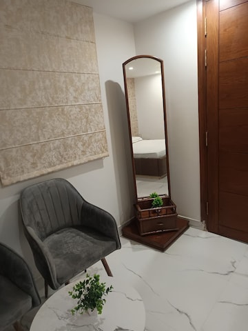 Living Room in 1 BHK Builder Floor at DLF City Phase IV, Dlf Phase iv – for Rent