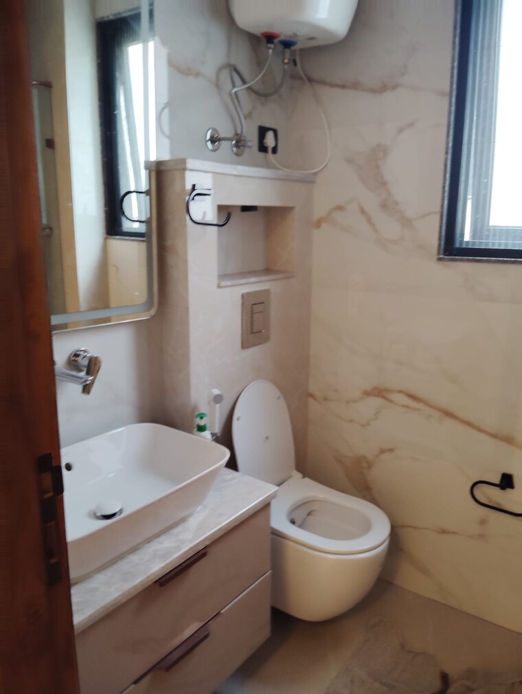 Bathroom, sarvodaya enclave 3 Bedroom 1600 Sq.Ft. Builder Floor In Sarvodaya Enclave Delhi 9190393