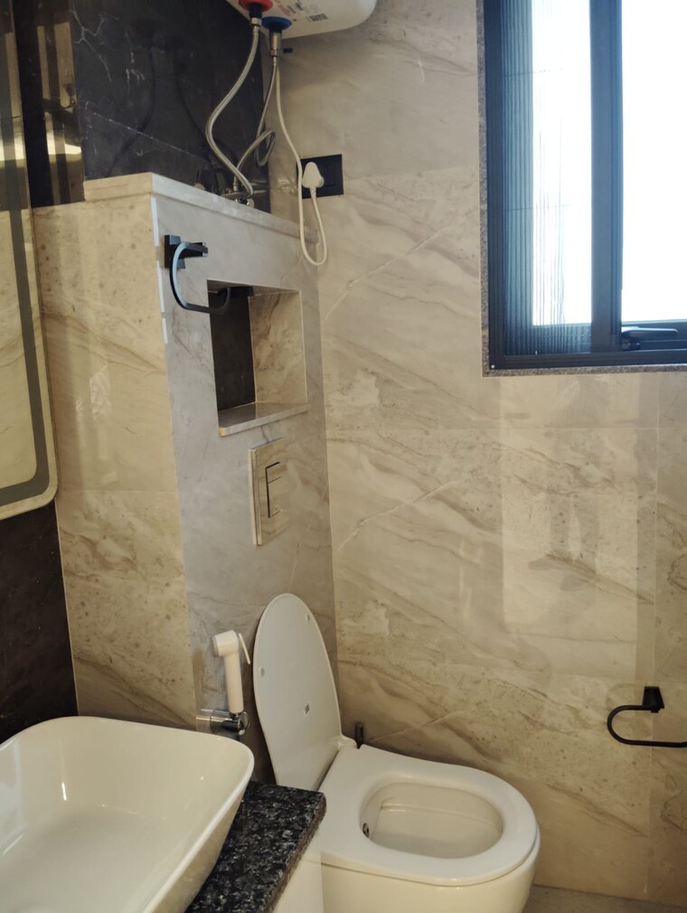 Bathroom, sarvodaya enclave 3 Bedroom 1600 Sq.Ft. Builder Floor In Sarvodaya Enclave Delhi 9190393